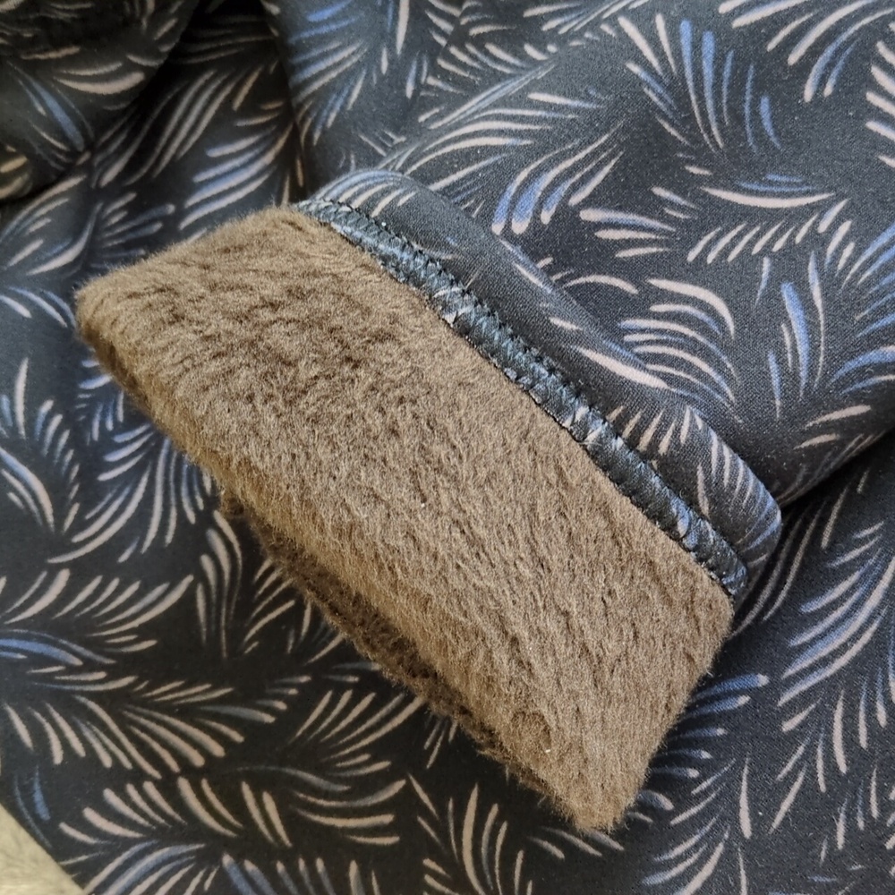 NWT Just Cozy Black and Taupe Leaf Print Leggings-Size M/L - Picture 6 of 6